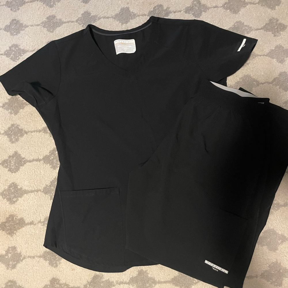 Sketchers scrub set
